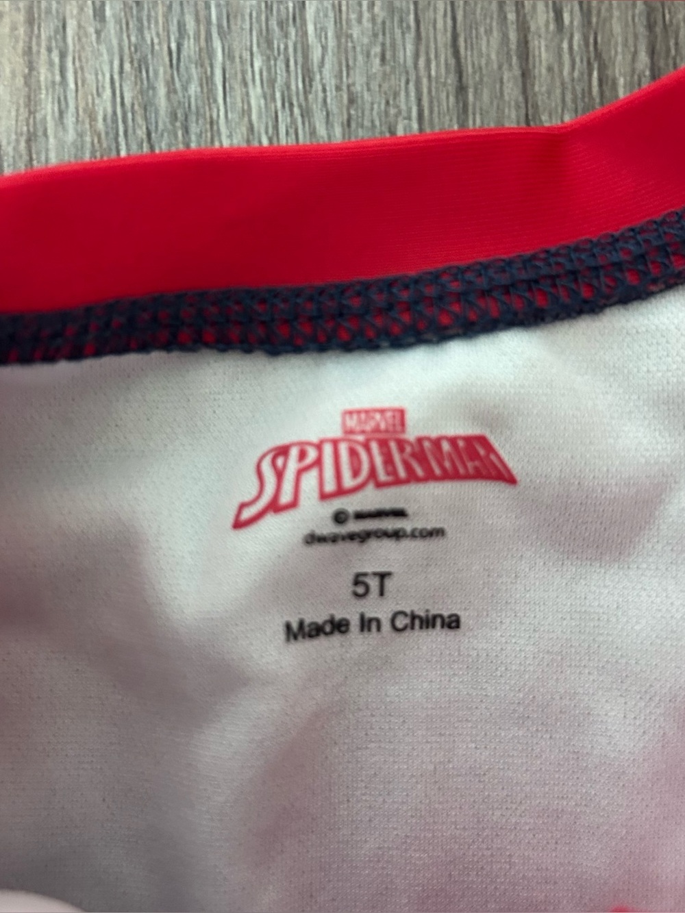 Spider-Man Boys rashguard swim suit size 5 - Picture 2 of 5